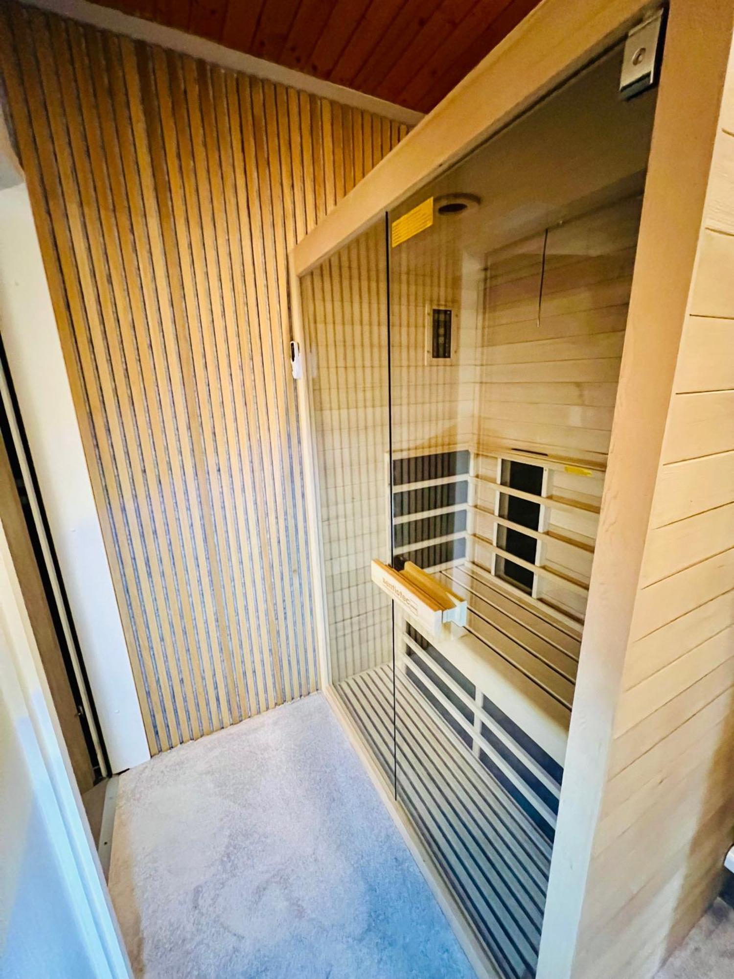 Mitten Im Schwarzwald Mit Infrarot-Sauna Und Garagenparkplatz Schönwalde Εξωτερικό φωτογραφία